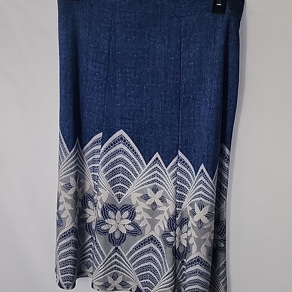 Textured Floral A~Line Skirt Size M - Picture 2 of 7